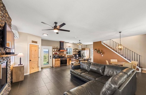 Harriman Cabin | Cozy Mountain Retreat with Amazing Views