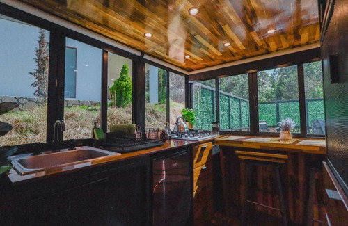 Omitlan de Juarez House | Cozy Mountain-View Container Retreat K NAJ