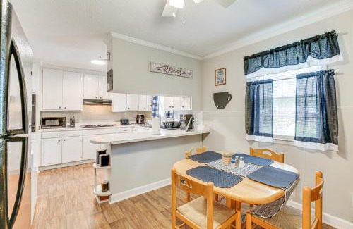 Mullins House | Cozy Mullins Retreat with Backyard and Covered Porch!