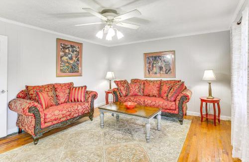 Mullins House | Cozy Mullins Retreat with Backyard and Covered Porch!