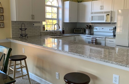 Central Myrtle Beach Condo | Cozy Myrtle Beach Retreat: 5 Pools access & On-Site Golf! Only 1 mile to Beach!