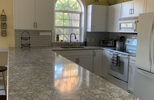 Central Myrtle Beach Condo | Cozy Myrtle Beach Retreat: 5 Pools access & On-Site Golf! Only 1 mile to Beach!