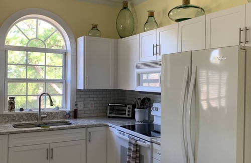 Central Myrtle Beach Condo | Cozy Myrtle Beach Retreat: 5 Pools access & On-Site Golf! Only 1 mile to Beach!