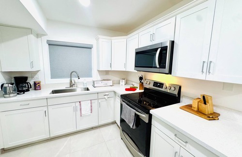 Beverly Green Apartment | Cozy Newly renew 3BR STRIP LVCC book best-Spot SemaShow-1mile AWAY-NOW Formula 1