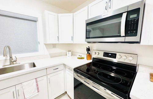 Beverly Green Apartment | Cozy Newly renew 3BR STRIP LVCC book best-Spot SemaShow-1mile AWAY-NOW Formula 1