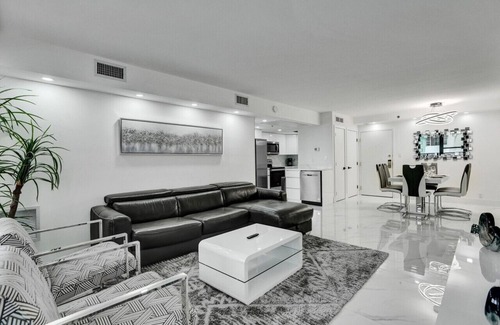 La Gorce Apartment | Cozy Ocean View Condo/Beach Service & Pool/808