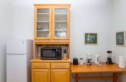 Shelter Cove Condo | Cozy Oceanview!by OceanviewHotTubs Tesla Charging Oceanfront! Shelter Cove, CA