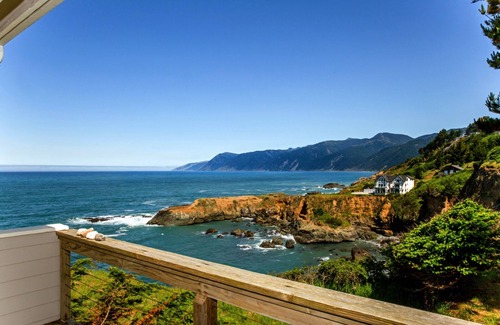 Shelter Cove Condo | Cozy Oceanview!by OceanviewHotTubs Tesla Charging Oceanfront! Shelter Cove, CA