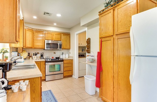 Mustang House | Cozy Oklahoma Retreat w/Covered Patio & Gas Grill