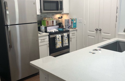 Kingwood Apartment | Cozy one bedroom + .Full bathroom + living & Dining area