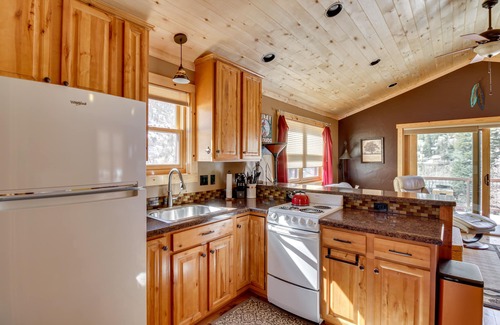 Ouray Cabin | Cozy Ouray Hideaway: Mountain Views, Steps to Main