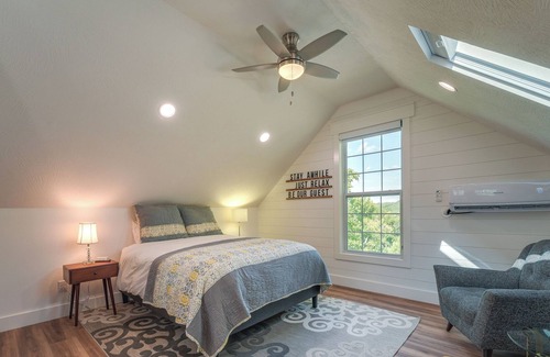 Ozark Apartment | Cozy Ozark Studio Near Downtown & River!