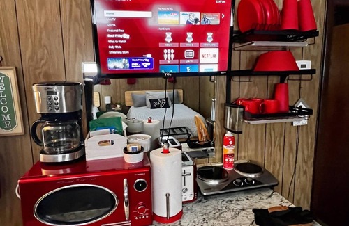 Paradise Apartment | Cozy Paradise Retreat: Snowmobilers' Dream Near Trail Heaven!