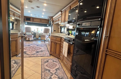 Zephyrhills House | Cozy Pet-Friendly RV with Spectrum TV, WiFi, AC in charming Zephyrhills, Fl