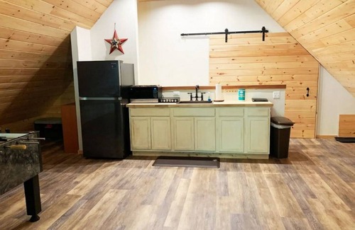 Frederick Apartment | Cozy Pine Tree Nest