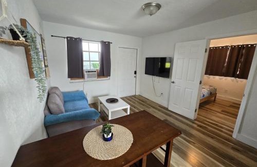 Little Haiti Apartment | Cozy Place Near Design District - 4