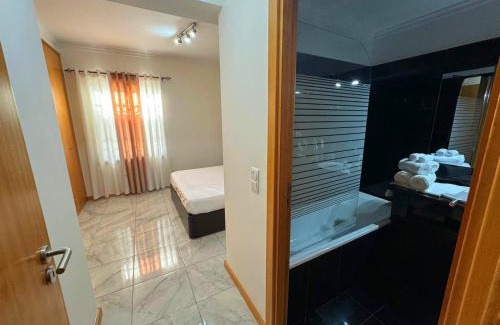 Santo Antonio House | Cozy Private Room in Funchal, Ensuite Bathroom, WiFi and Great Location