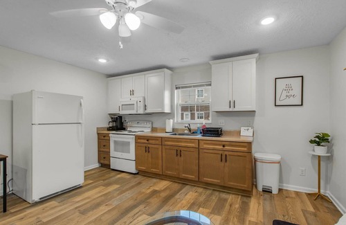 Pittsboro Apartment | Cozy Private Studio - Close To It All!