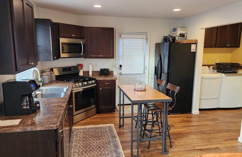 Laurel House | Cozy, quiet, comfortable 3br house, across from the Laurel High School.