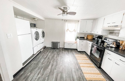 Oshkosh House | Cozy & Quiet; Oshkosh Hidden Gem