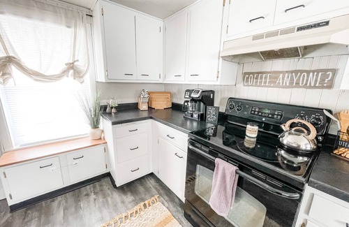 Oshkosh House | Cozy & Quiet; Oshkosh Hidden Gem