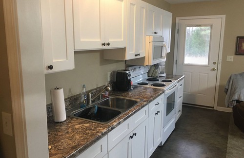 Gibson Apartment | cozy, quiet, rural hideaway close to everything south