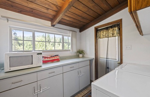 Twain Harte Cabin | Cozy Red Cabin - King bed, short drive to Dodge Ridge & Pinecrest Lake.