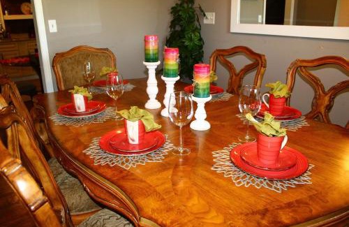 Forest Park House | Cozy, Relaxing 4-Bedroom House in Forest Park