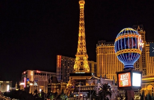 Winchester Resort | Cozy resort in awesome Las Vegas with WiFi, fitness room, AC Luxe Room