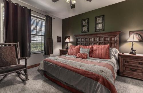 Pigeon Forge House | Cozy Retreat 2BR Condo with Jacuzzi & Indoor Pool