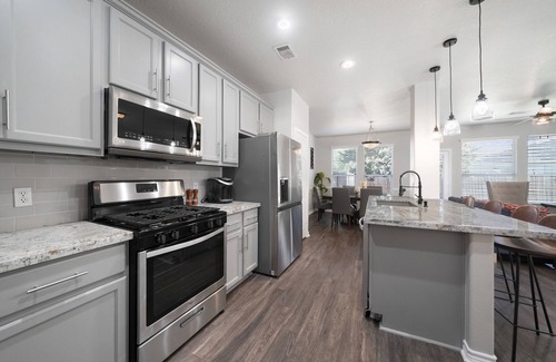 Conroe House | Cozy Retreat home in the Heart of Conroe