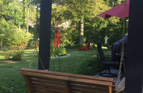 Hawthorn Hills House | Cozy Retreat in safe area and only minutes from everything.