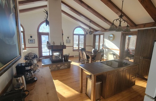 Saint-Faustin-Lac-Carre Ski Chalet | Cozy retreat, lake and mountain views, hot tub, king bed, Golf Club amenities