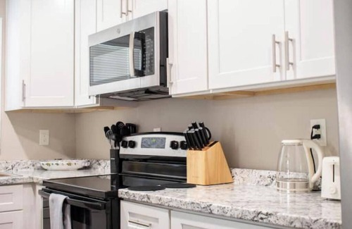 Hapeville House | Cozy Retreat Near Airport & Downtown