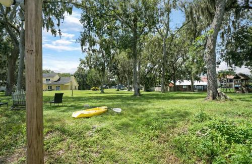 Palatka House | Cozy River Cabin Family Friendly Dock Playset Bball Court
