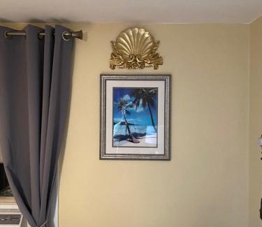 Airport Township House | Cozy room near Airport & Highway