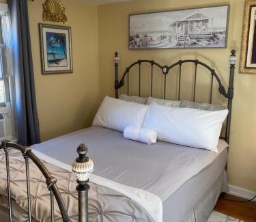 Airport Township House | Cozy room near Airport & Highway