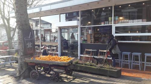 Harlesden House | Cozy room with double bed 20 mins to City