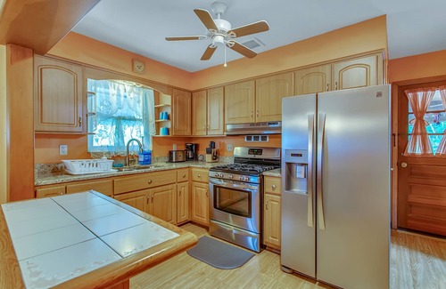 Plum House | Cozy Rural Country Retreat side Home Close to Pittsburgh!