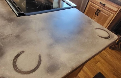 Elkland House | Cozy Rustic 3 bedroom home on 5 acres, big backyard perfect for yard games!n