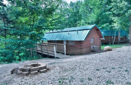 Bloomington House | Cozy Rustic Cabin with Views