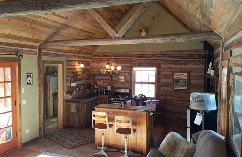 Chico Cabin | Cozy, Rustic Cabins near Chico Hot Springs & only 35 mins to YELLOWSTONE PARK!