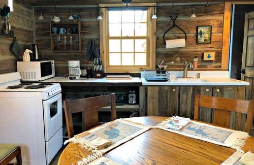 Chico Cabin | Cozy, Rustic Cabins near Chico Hot Springs & only 35 mins to YELLOWSTONE PARK!