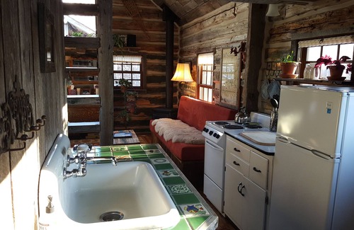 Chico Cabin | Cozy, Rustic Cabins near Chico Hot Springs & only 35 mins to YELLOWSTONE PARK!