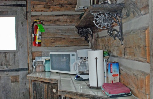 Chico Cabin | Cozy, Rustic Cabins near Chico Hot Springs & only 35 mins to YELLOWSTONE PARK!