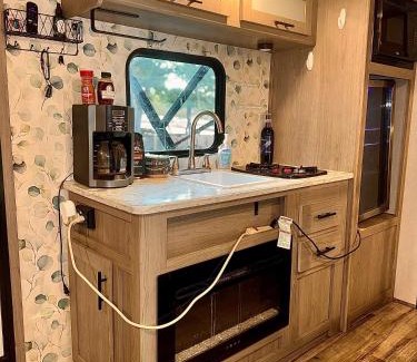 Clearlake Other | Cozy RV Farm Stay with Hot Tub WiFi and Coffee 5 Min to AHCL Hospital and Redbud Park