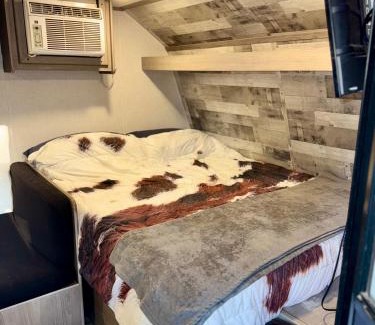 Clearlake Other | Cozy RV Farm Stay with Hot Tub WiFi and Coffee 5 Min to AHCL Hospital and Redbud Park