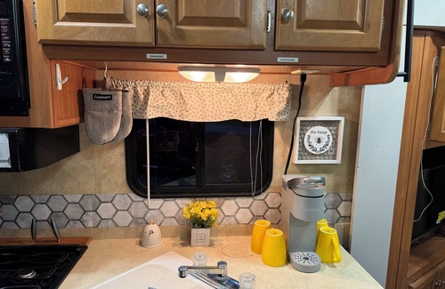 Winder House | Cozy RV with fire pit on 7 acres in Winder ONLY 20 minutes from the UGA stadium