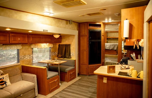 Winder House | Cozy RV with fire pit on 7 acres in Winder ONLY 20 minutes from the UGA stadium