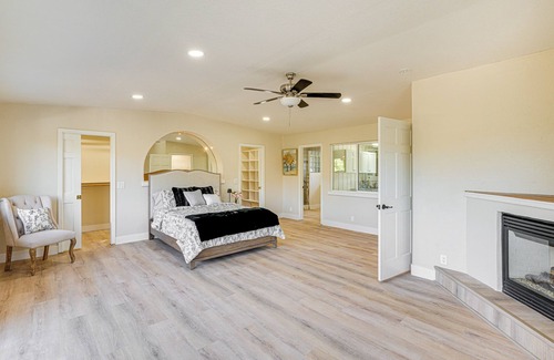 Monterey Apartment | Cozy Salinas Studio w/Balcony & Fireplace!